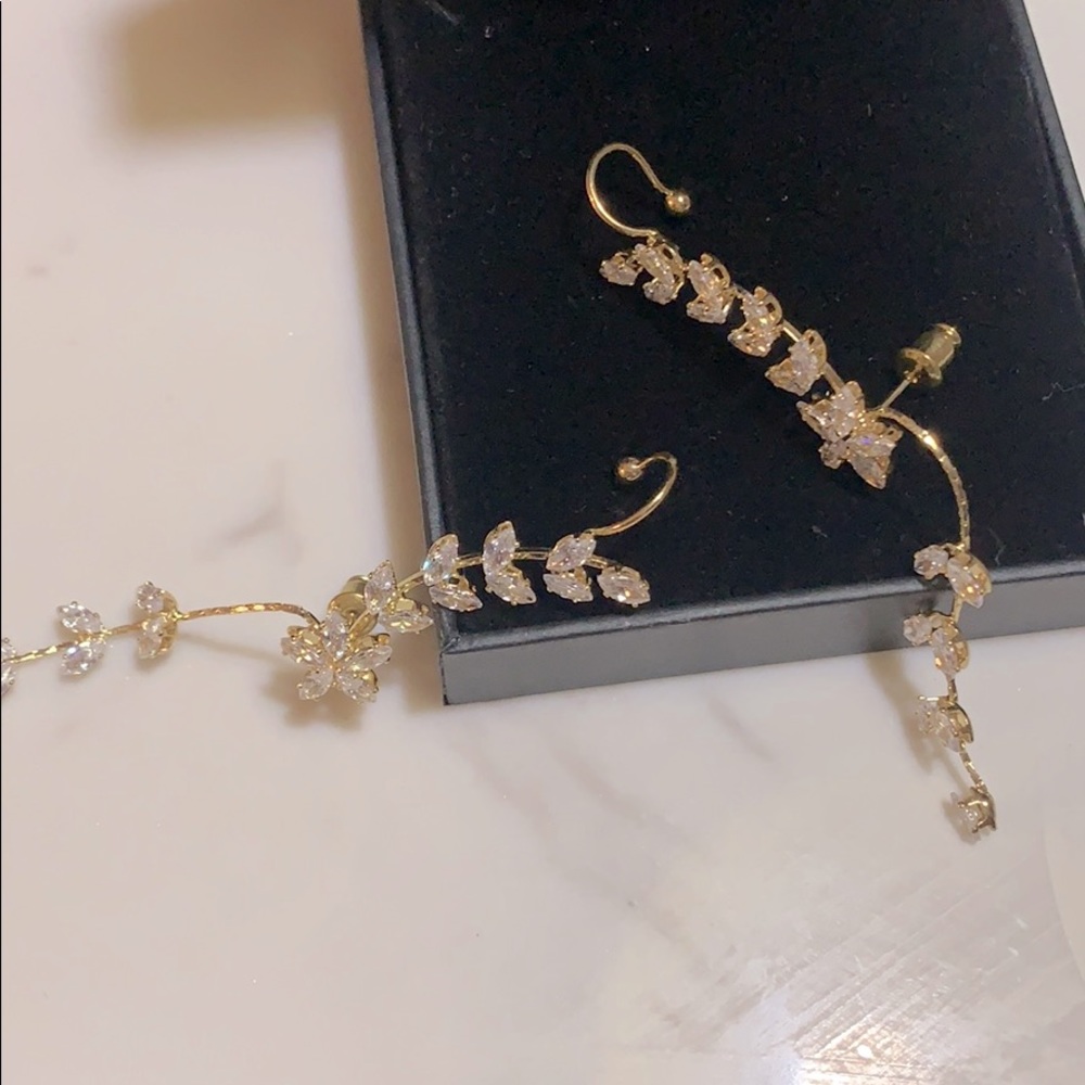 Earring  gold tone crystal super fancy